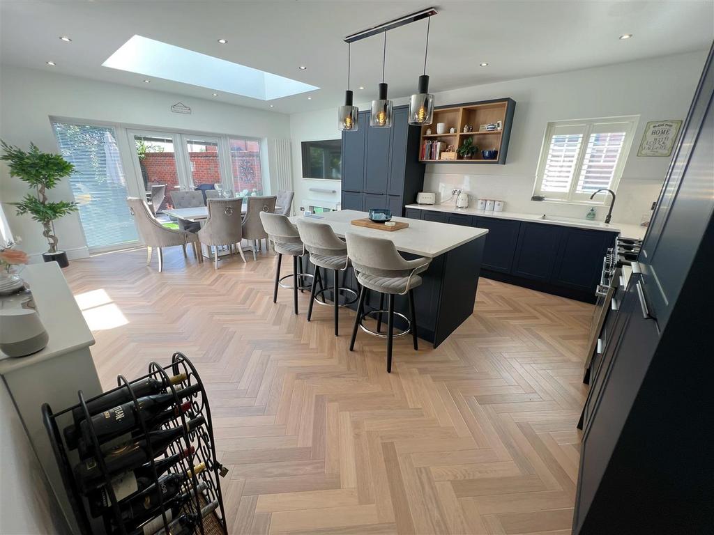 Kitchen Dining Room.JPG