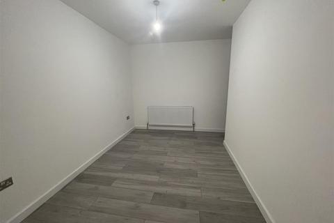 1 bedroom flat to rent, Taunton Avenue, Hounslow TW3