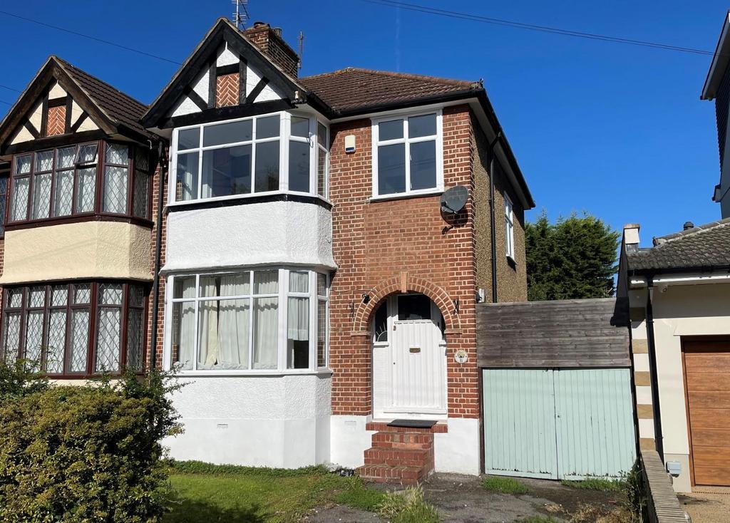 Woodside Avenue, Chislehurst 3 bed end of terrace house £2,250 pcm (£