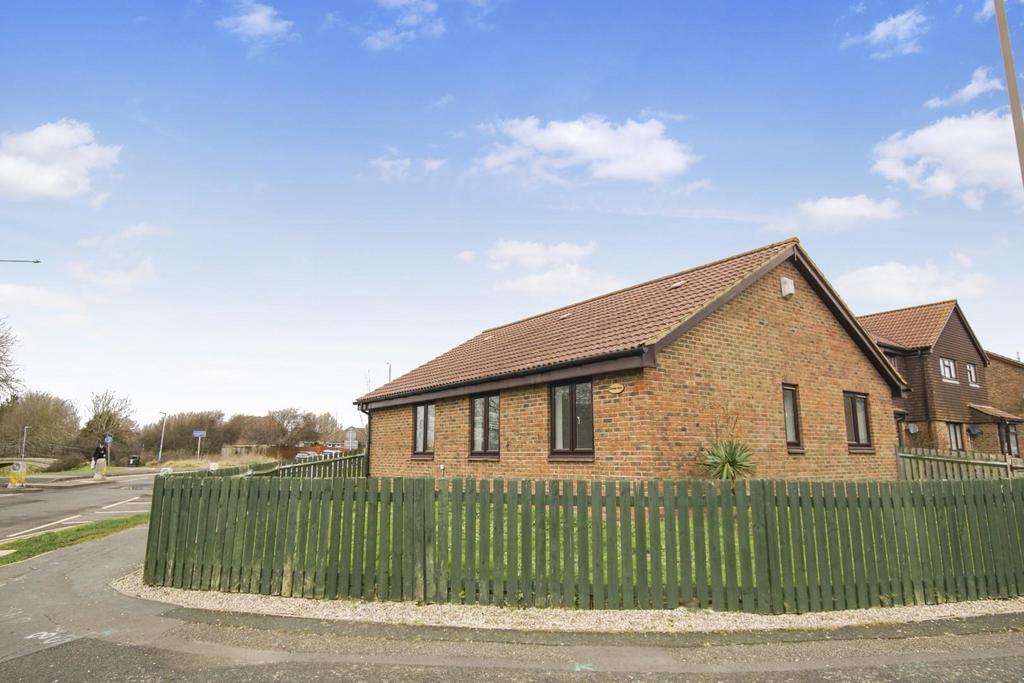 Sandown Close, Eastbourne BN23 4 bed semidetached bungalow for sale