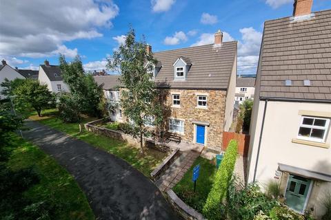 4 bedroom semi-detached house for sale, Stourscombe Walk, Launceston