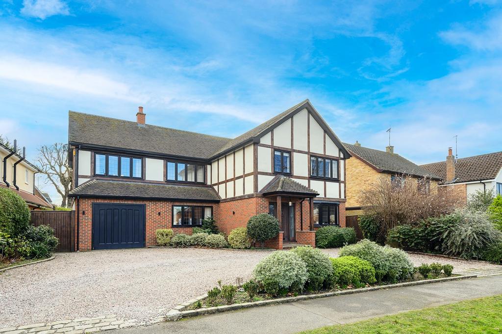 Park Avenue, Hutton, Brentwood, CM13 5 bed detached house for sale £