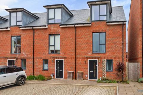 3 bedroom end of terrace house for sale - North Mead, Chichester, PO19