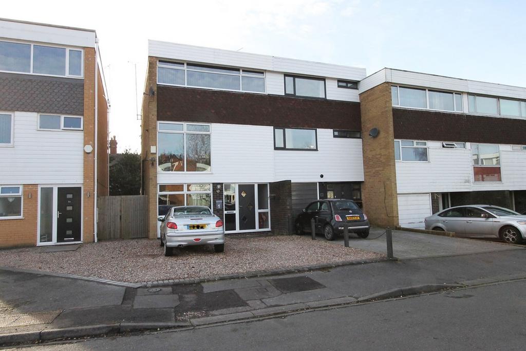 Ferndale Close, Hagley, Stourbridge, DY9 4 bed townhouse for sale £