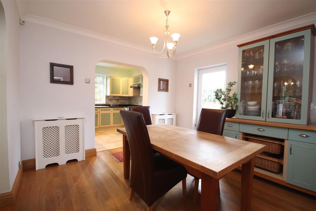 New Road, South Darenth, Dartford 3 bed detached bungalow for sale £