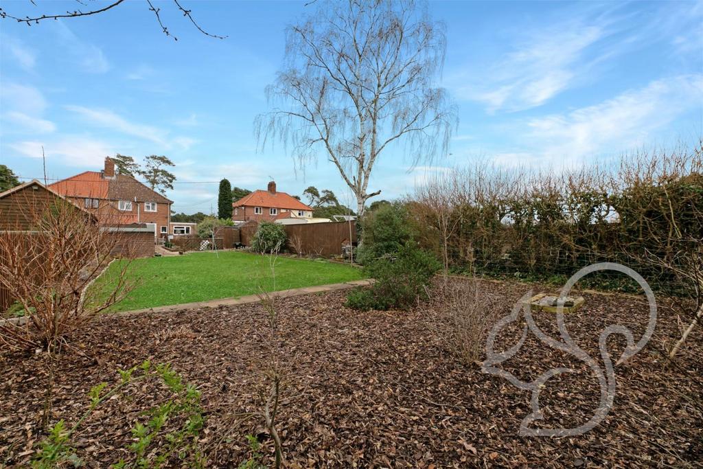 Mildenhall Road, Bury St. Edmunds IP28 3 bed semidetached house for