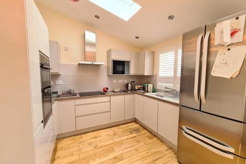 20 Curran Avenue, Wallington, SM6 7JN