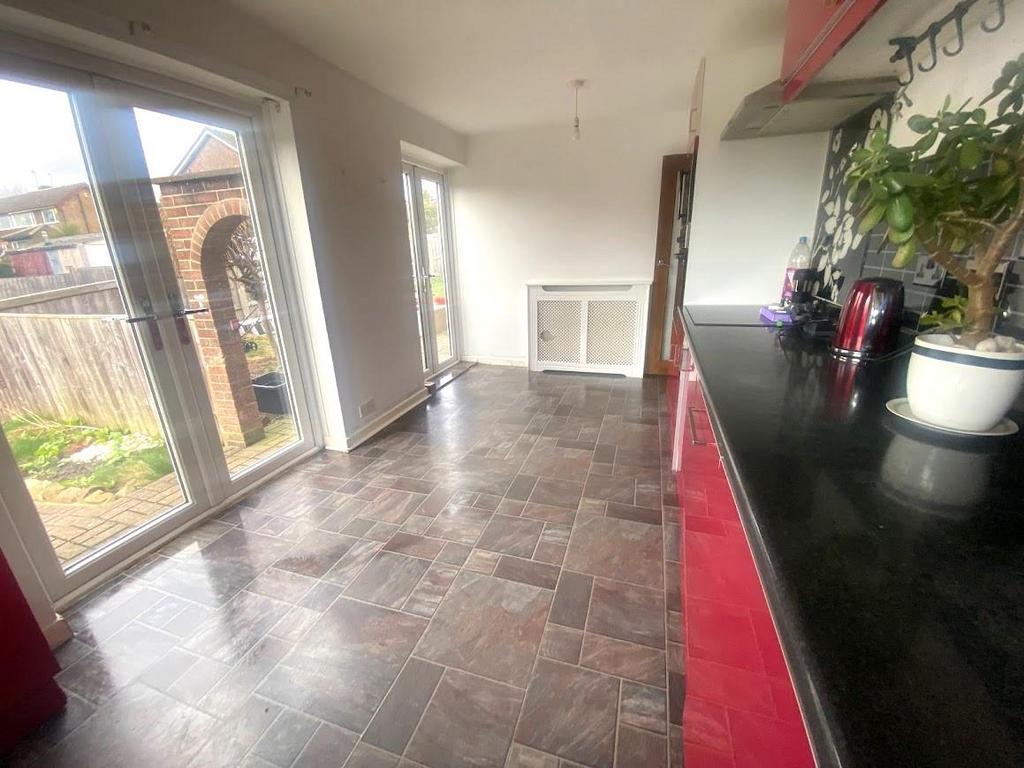 Coppice Avenue, Harrogate, HG1 2DL 2 bed semidetached bungalow £995