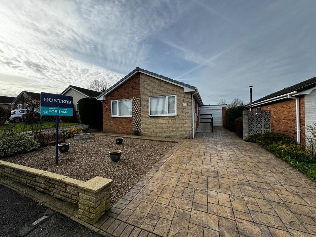 Bramshill Rise, Walton, Chesterfield, S40 2DG 3 bed detached bungalow