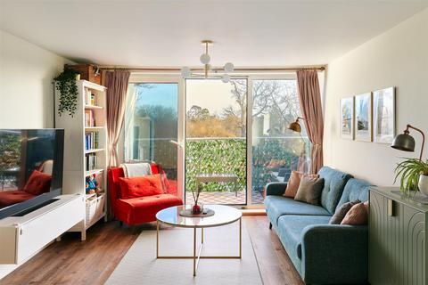 2 bedroom apartment for sale, Holland Gardens, Brentford, TW8