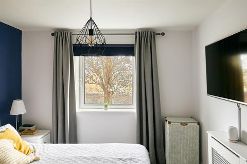 2 bedroom apartment for sale, Holland Gardens, Brentford, TW8