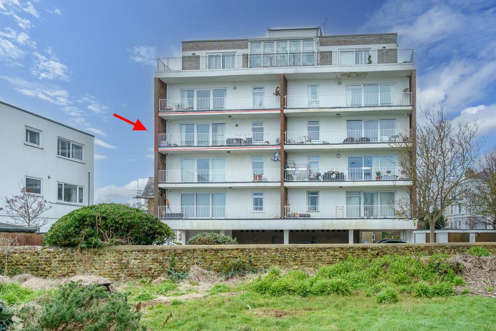 Norfolk Square, Bognor Regis 2 bed flat for sale £220,000