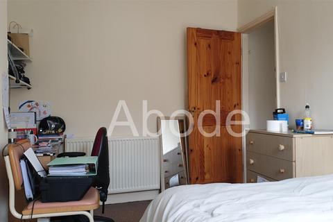 2 bedroom house to rent, Autumn Grove, Hyde Park, Leeds