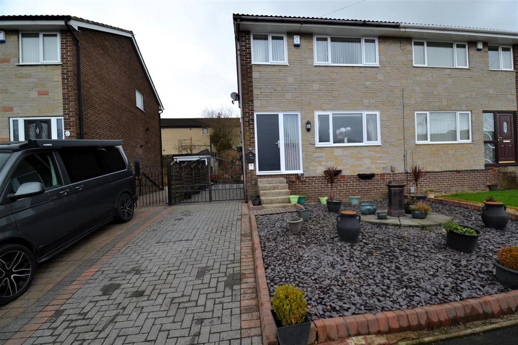 Burnsall Road, Hightown, Liversedge 3 bed semidetached house for sale
