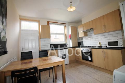 3 bedroom house to rent, Thornville Street, Hyde Park, Leeds