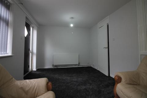 3 bedroom house to rent, St Johns Close, Hyde Park, Leeds