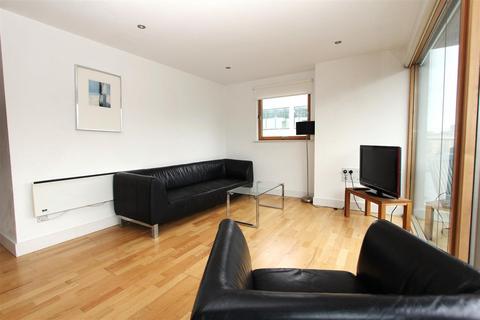 2 bedroom flat to rent, La Salle, Leeds Dock