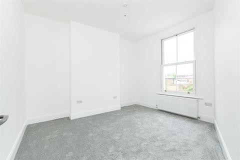 2 bedroom flat to rent, St Leonards Road, East Sheen, SW14