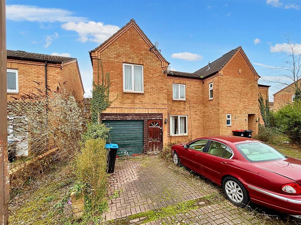 Polmartin Court, Fishermead, Milton Keynes 3 bed terraced house for