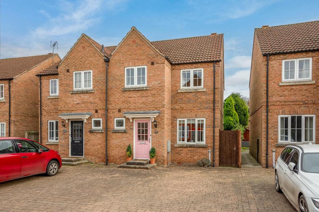 Exelby Court, YORK 3 bed semidetached house for sale £335,000