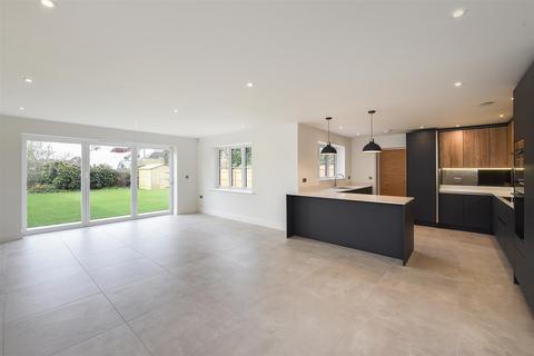 5 bedroom detached house for sale, Woodstock Road North, St. Albans