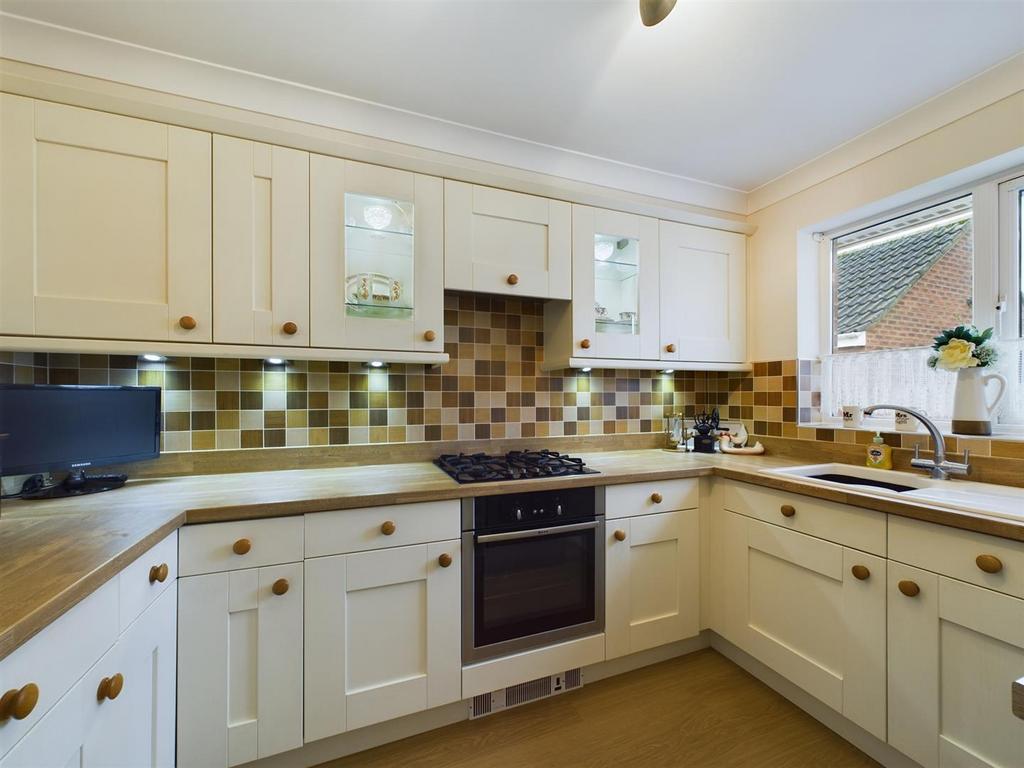 Kitchen: