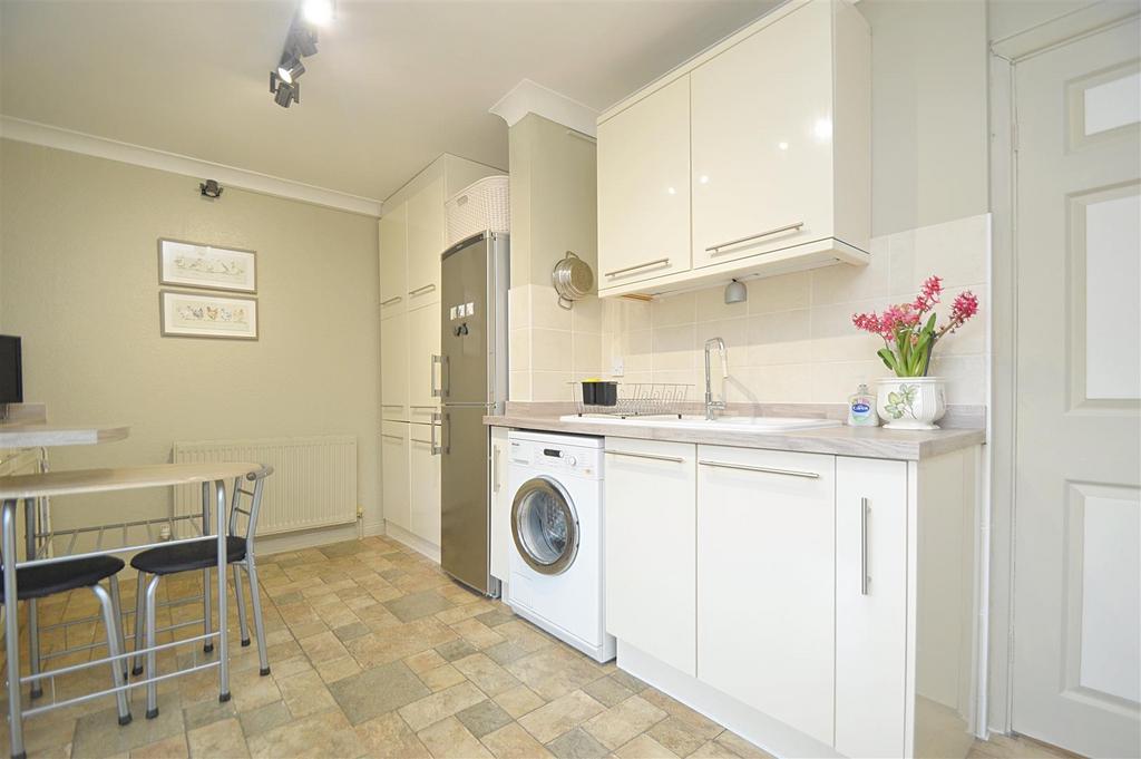 Kitchen2.jpg