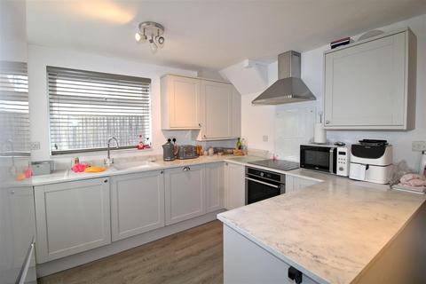 3 bedroom semi-detached house for sale, Belvedere Gardens, Seaford