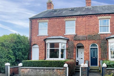 4 bedroom end of terrace house for sale, Station Road, Southwell