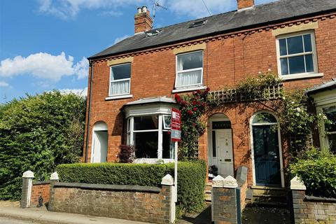 4 bedroom end of terrace house for sale, Station Road, Southwell