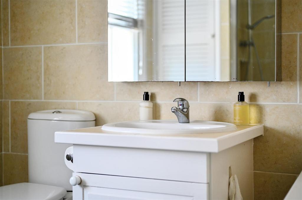En-suite Shower/Bath/WC