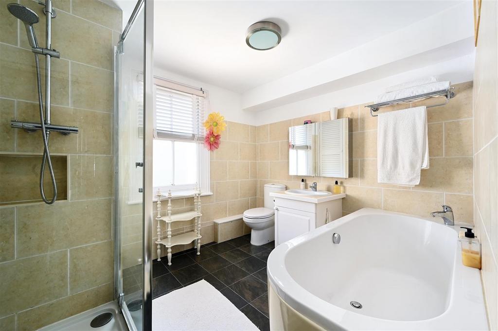 En-suite Shower/Bath/WC