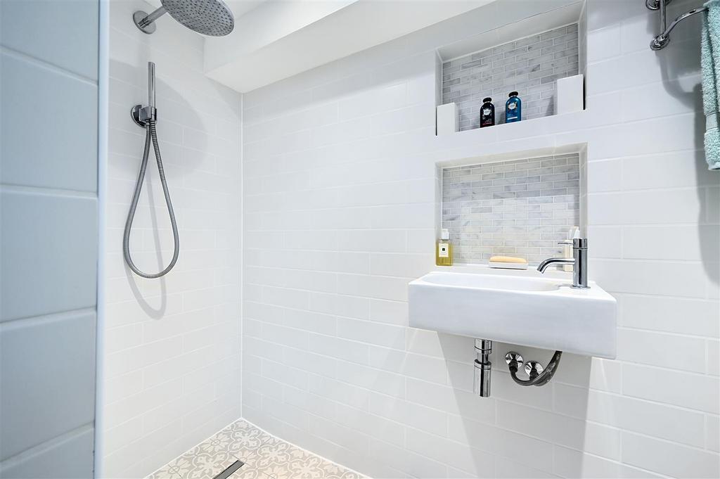 En-suite Shower/WC