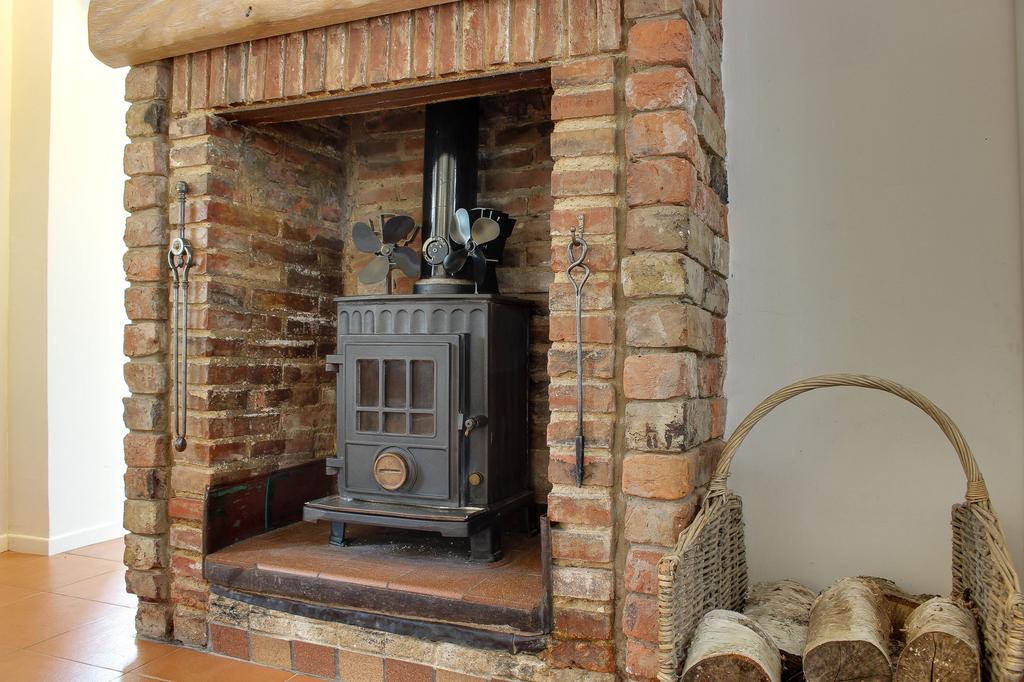 Elmside, PE14 4 bed cottage for sale £325,000