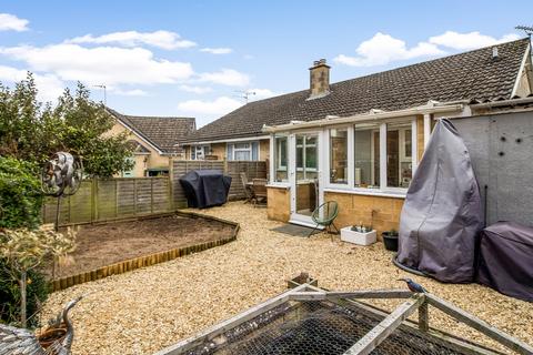 2 bedroom bungalow for sale - Bettertons Close, Fairford, Gloucestershire, GL7