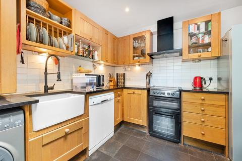 2 bedroom flat for sale, Cleveland Avenue, London W4
