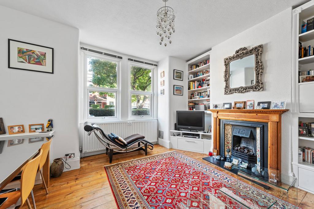 St Albans Avenue, Chiswick W4 2 bed flat for sale £700,000
