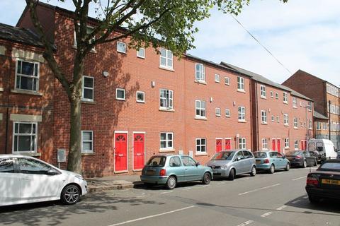 4 bedroom townhouse to rent, 156 North Sherwood Street, Nottingham, NG1 4EF
