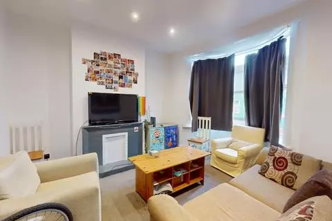 4 bedroom terraced house to rent,