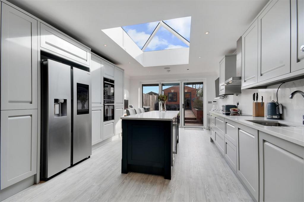 Kitchen / Dining /