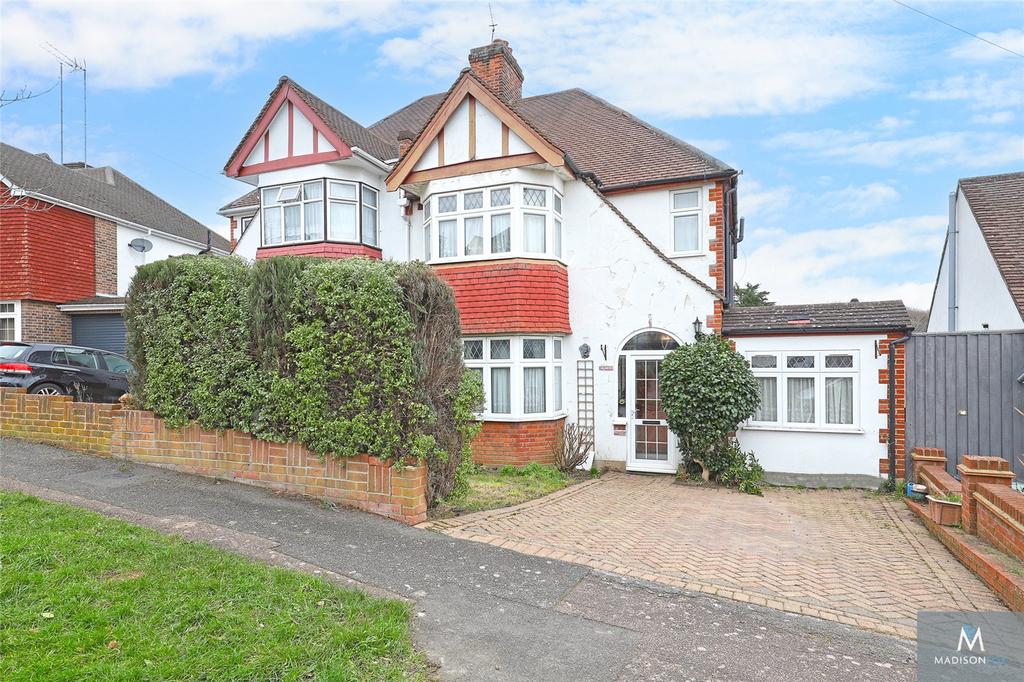 Loughton, Essex IG10 4 bed semidetached house for sale £750,000