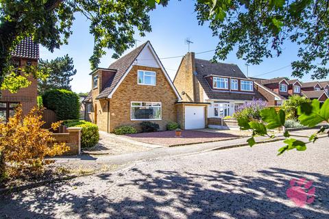 3 bedroom detached house for sale, Berry Close, Basildon SS16