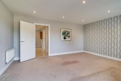 15 Braeburn Way, Basildon, SS14 3TU