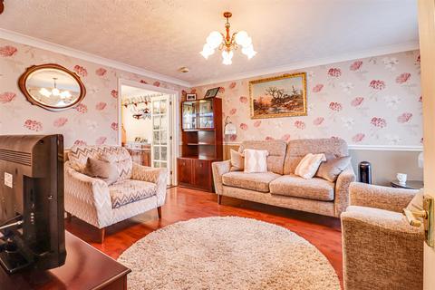 53 Fyfield Drive, South Ockendon, RM15 5QE