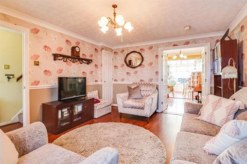 53 Fyfield Drive, South Ockendon, RM15 5QE
