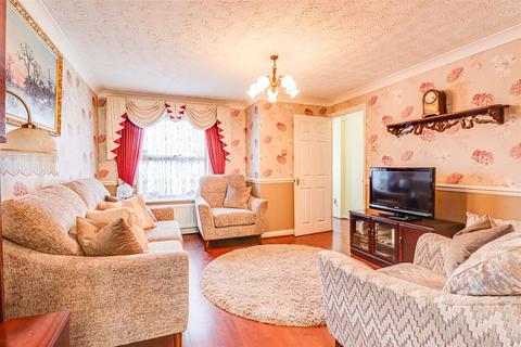 53 Fyfield Drive, South Ockendon, RM15 5QE