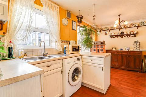 53 Fyfield Drive, South Ockendon, RM15 5QE