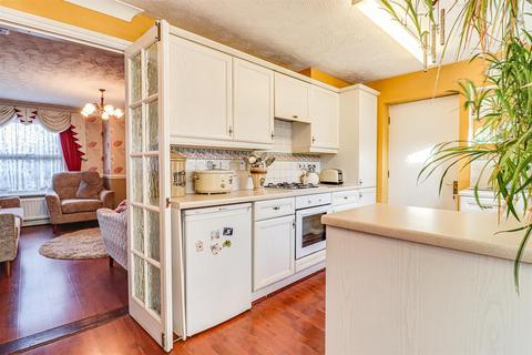 53 Fyfield Drive, South Ockendon, RM15 5QE