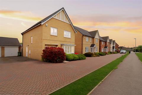 28 Oak Crescent, Wickford, SS11 7FF