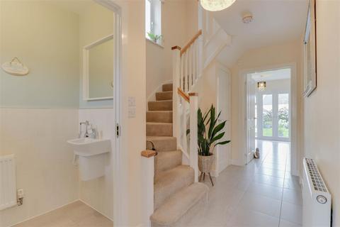 28 Oak Crescent, Wickford, SS11 7FF